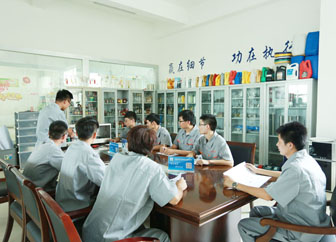 山東東泰致力于食用油灌裝機(jī)維修管理轉(zhuǎn)